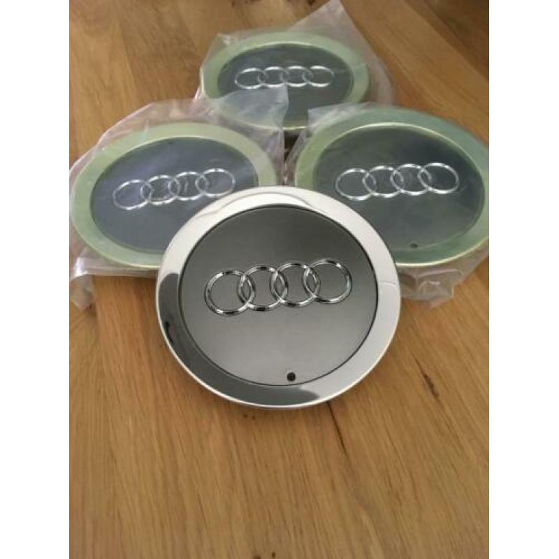 Audi grijs naafkappen OEM 4E0601165A 895601165A naafdoppen