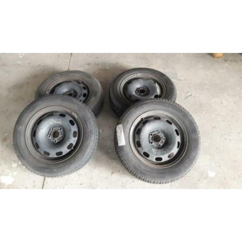 4 stalen velgen met winterbanden | 15 inch