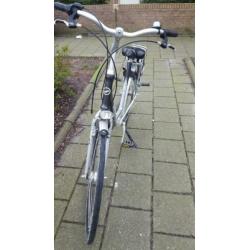 Een prachtige dames fiets met lampen GIANT maat 28
