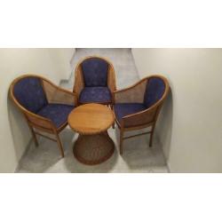 Superleuke rotan zitset tafel met stoelen!