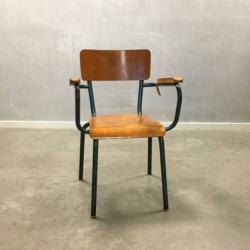 Vintage eettafelstoel retro schoolstoel industrieel stoel