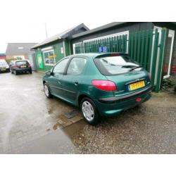 Peugeot 206 1.4 XT Super nette automaat (bj 2000)