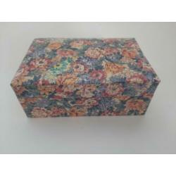 Franse stoffen doos??/dozen van hout/sierkarton ??en meer