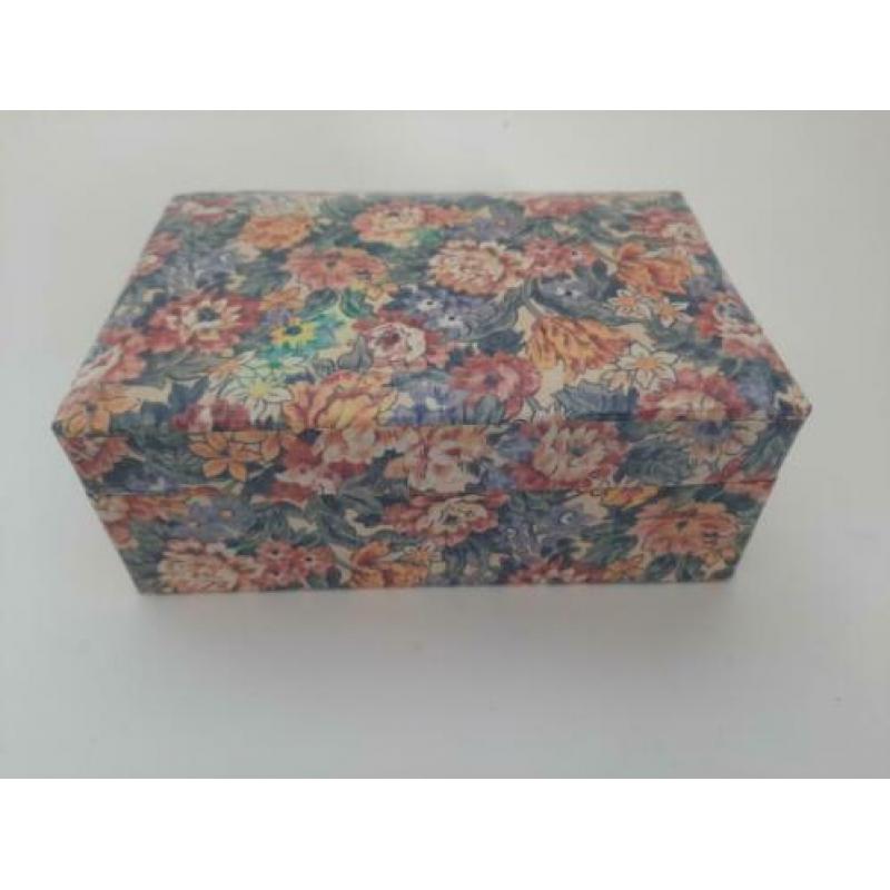 Franse stoffen doos??/dozen van hout/sierkarton ??en meer