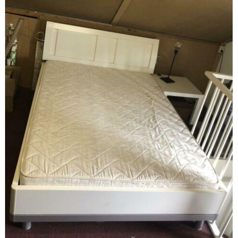 Tweepersoons bed (140x200cm)
