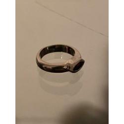 Exclusieve zilveren ring met hoge karaat robijn in doos