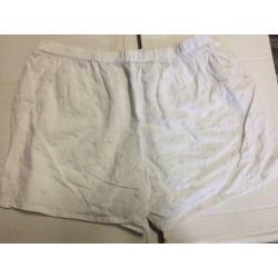 Wit korte broek, maat: L