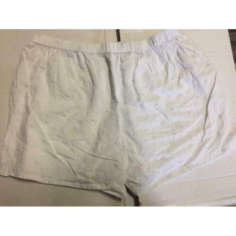 Wit korte broek, maat: L