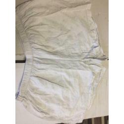 Wit korte broek, maat: L