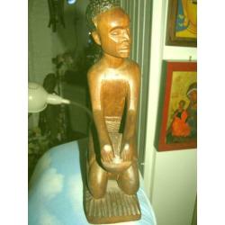 gedetailleerd mooi houtsnijwerk uit afrika 33 cm