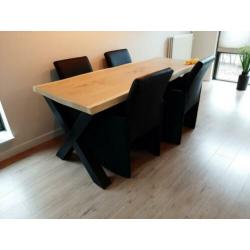 Vier stuks eetkamer stoelen, zwart
