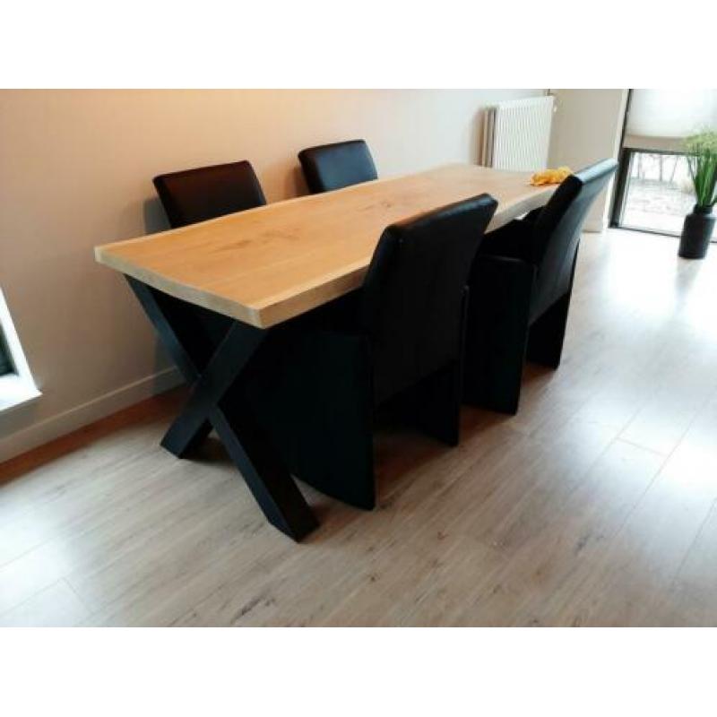 Vier stuks eetkamer stoelen, zwart