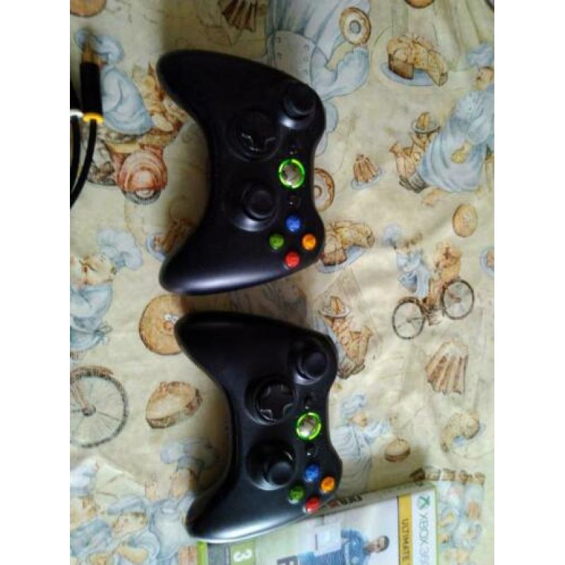 2x xbox 360 controllers, spelletjes en voeding