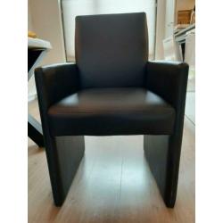 Vier stuks eetkamer stoelen, zwart