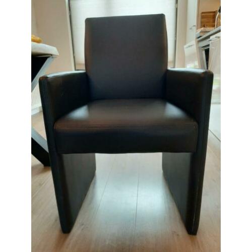 Vier stuks eetkamer stoelen, zwart