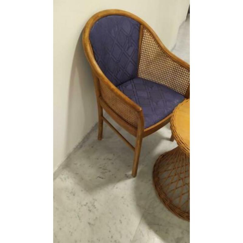 Superleuke rotan zitset tafel met stoelen!