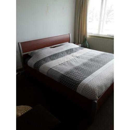 slaapkamer 180x200 incl grote linnenkast.