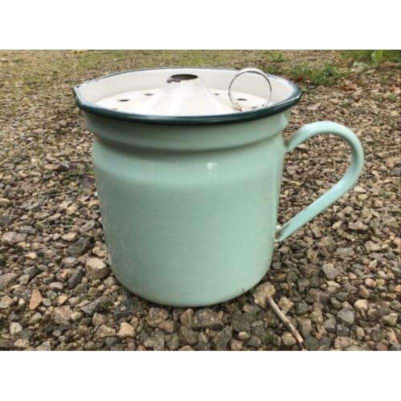 Groen emaille melkkoker.