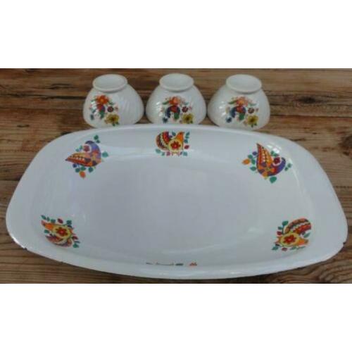 Vintage wit emaille schaal met kleurige vogels