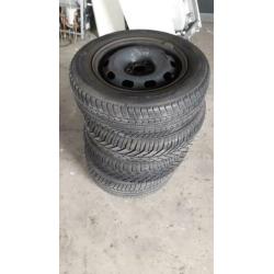 4 stalen velgen met winterbanden | 15 inch
