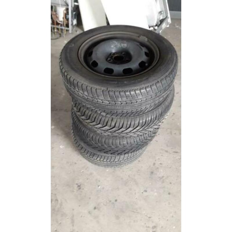 4 stalen velgen met winterbanden | 15 inch