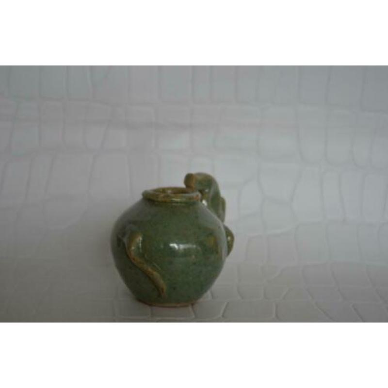 antiek Chinees celadon? potje, gemerkt