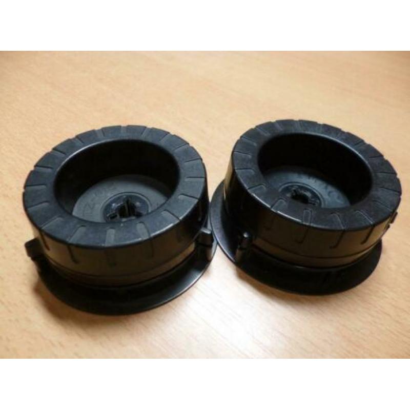 2 zwarte teac adapters
