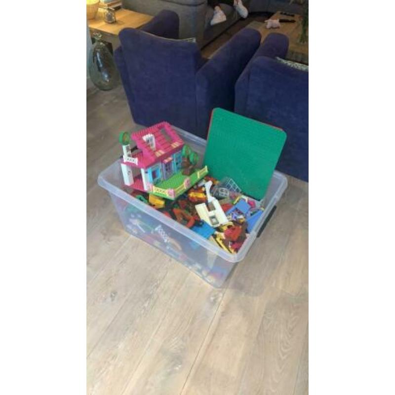 Hele grote bak vol Lego