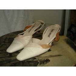 Beige leren pump mt 37 aangeboden