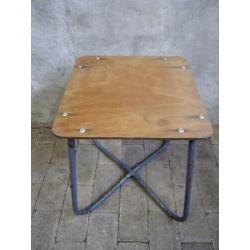 Stoer vintage krukje | salontafel | plantentafeltje | bijzet