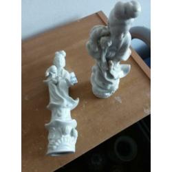 Twee mooie witte beelden 25a28 cm