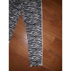 AI & KO nieuwe broek zwart / wit zebra print maat 152
