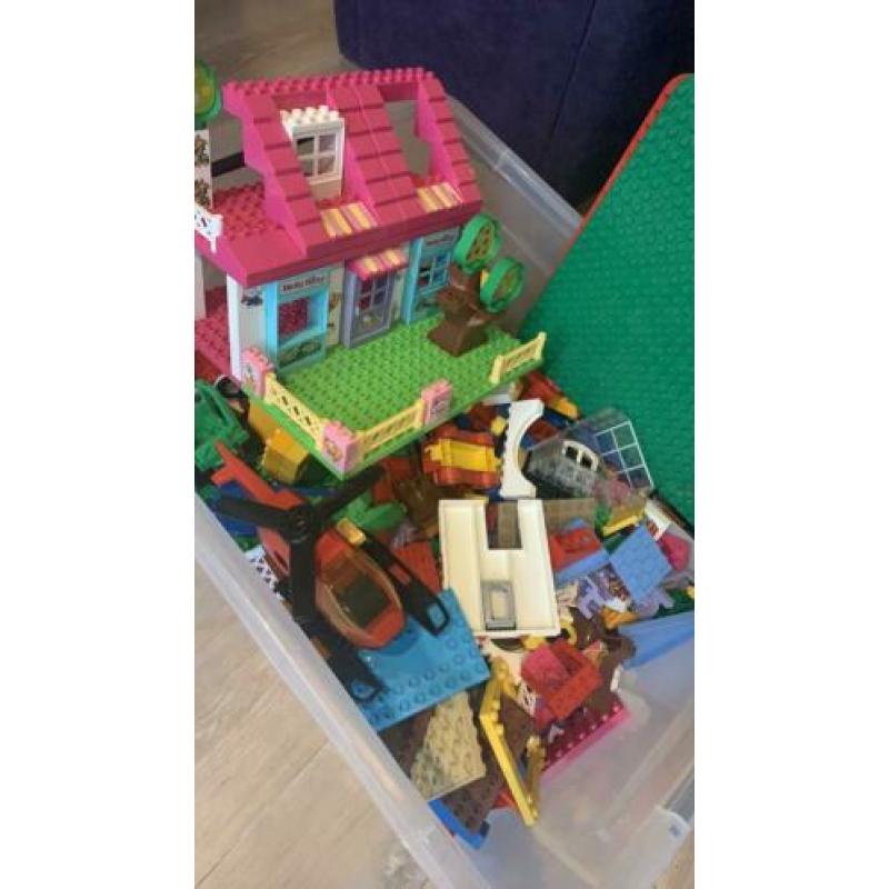 Hele grote bak vol Lego