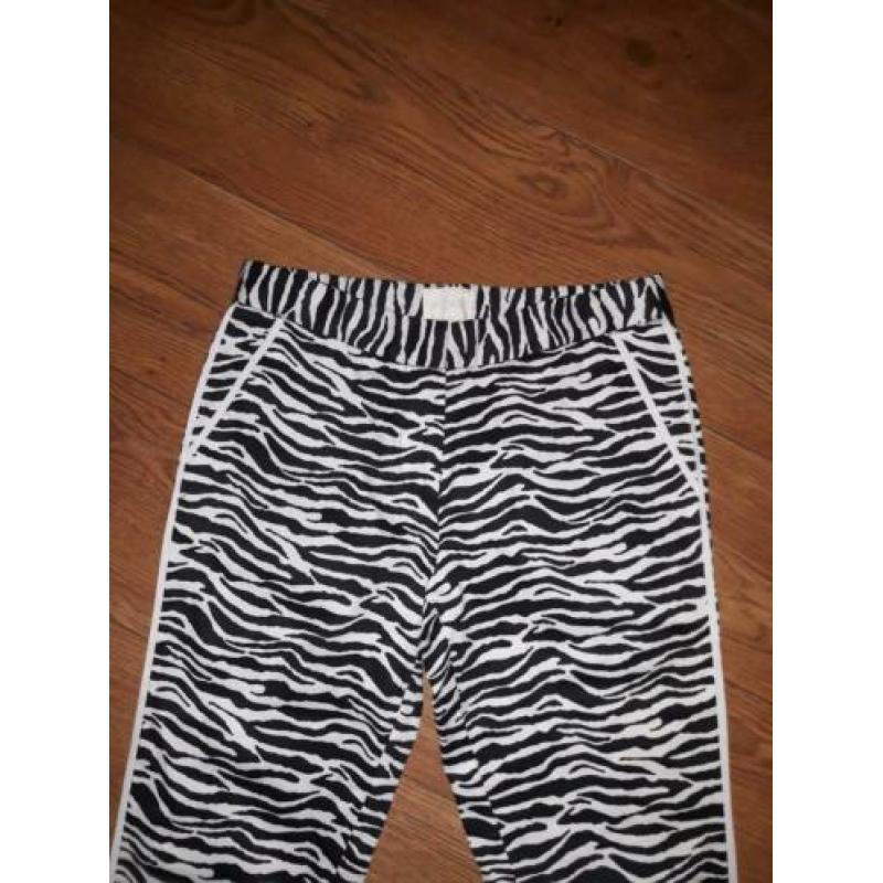 AI & KO nieuwe broek zwart / wit zebra print maat 152