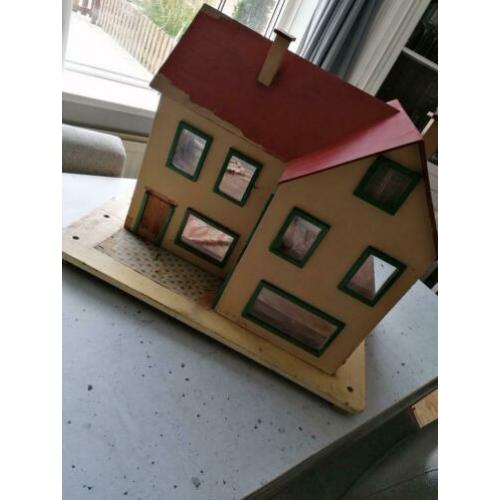 Poppenhuis uit de jaren '50 met meubeltjes!!