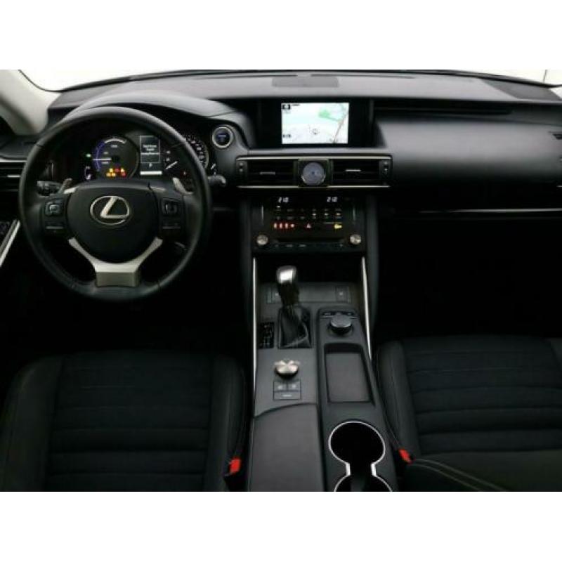 Lexus IS 300h Hybrid Business Line (bj 2018, automaat)