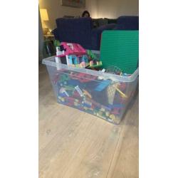Hele grote bak vol Lego