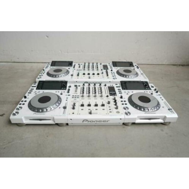 2x Pioneer DJ set DJM900NXS + 2x CDJ2000 Limited White