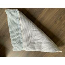Box kleed van Koeka...omkeerbaar in wit & babyblauw