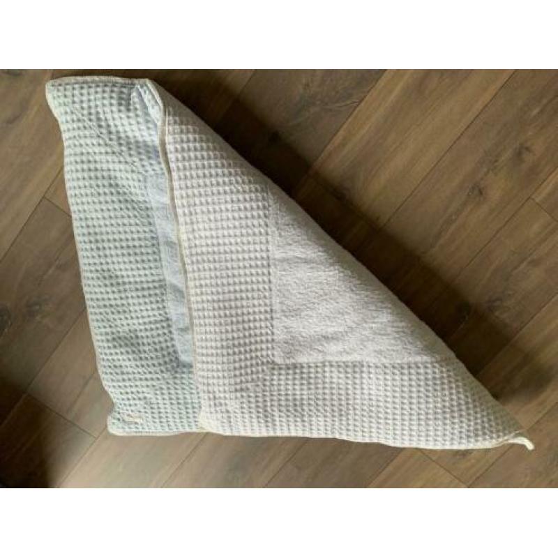 Box kleed van Koeka...omkeerbaar in wit & babyblauw