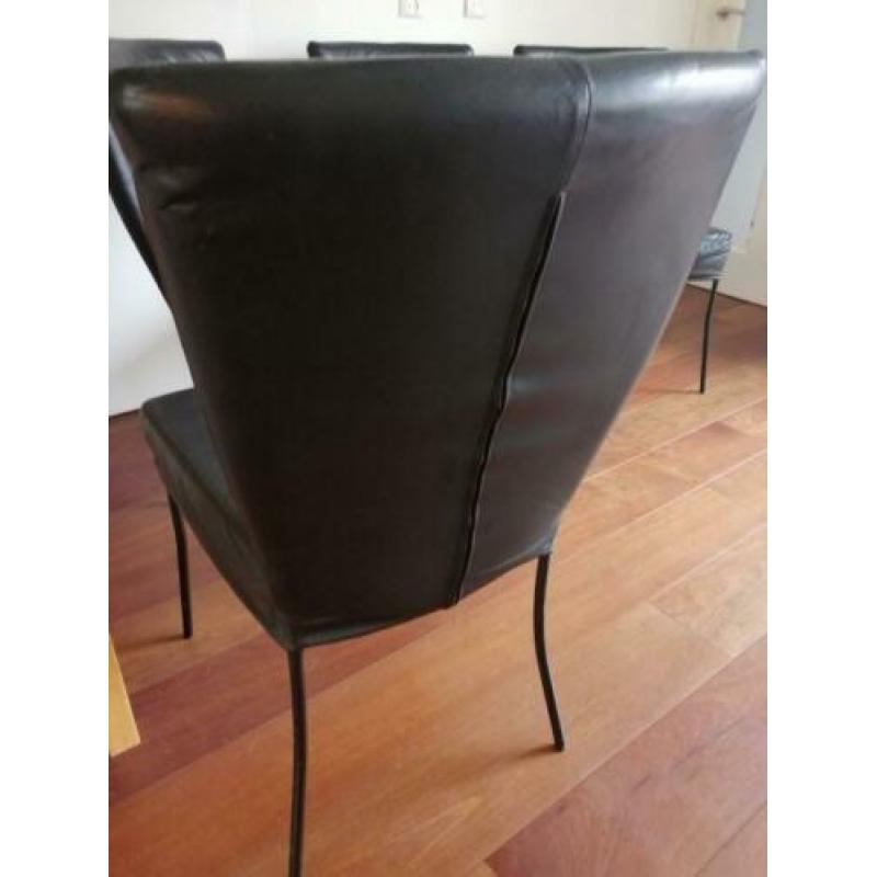 Rundlederen eetkamerstoelen van het merk Montis