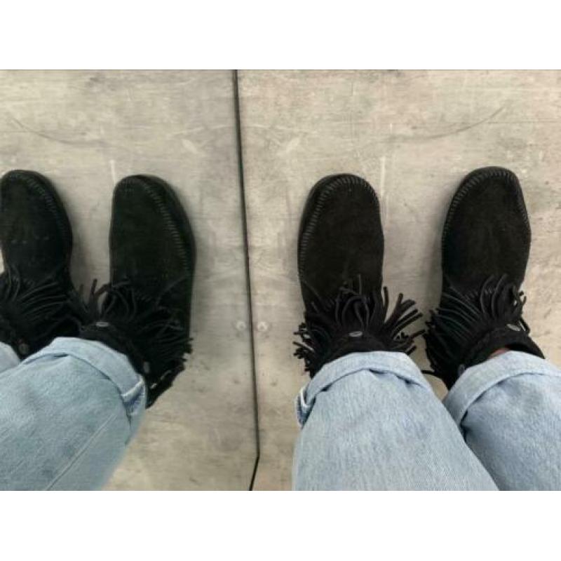 Zwart suede Minnetonka’s in maat 39