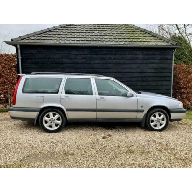 Volvo's V70 XC 2.5 T AWD Automaat & Handbak Youngtimers 1999