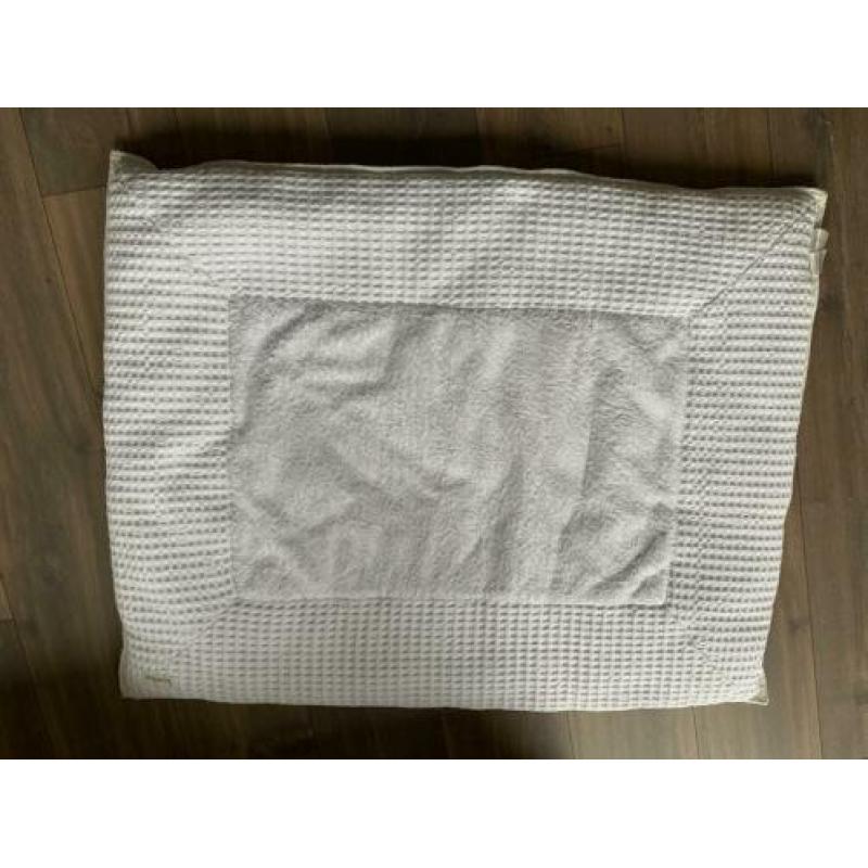 Box kleed van Koeka...omkeerbaar in wit & babyblauw
