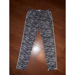 AI & KO nieuwe broek zwart / wit zebra print maat 152