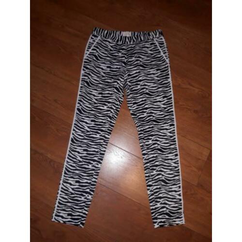 AI & KO nieuwe broek zwart / wit zebra print maat 152
