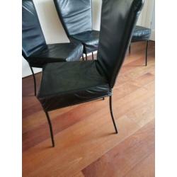 Rundlederen eetkamerstoelen van het merk Montis