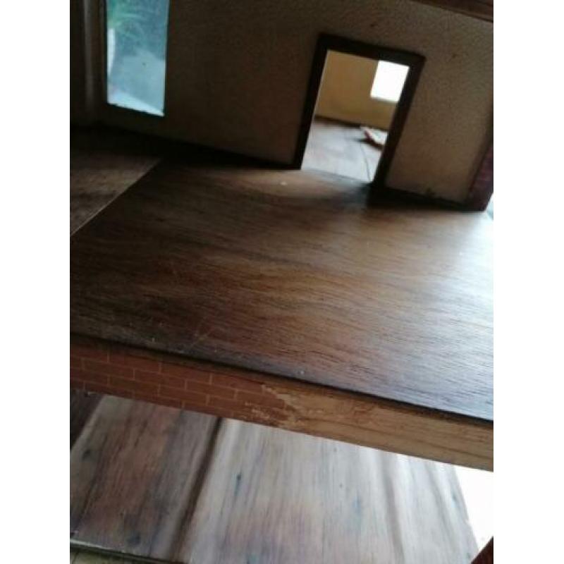 Poppenhuis uit de jaren '50 met meubeltjes!!