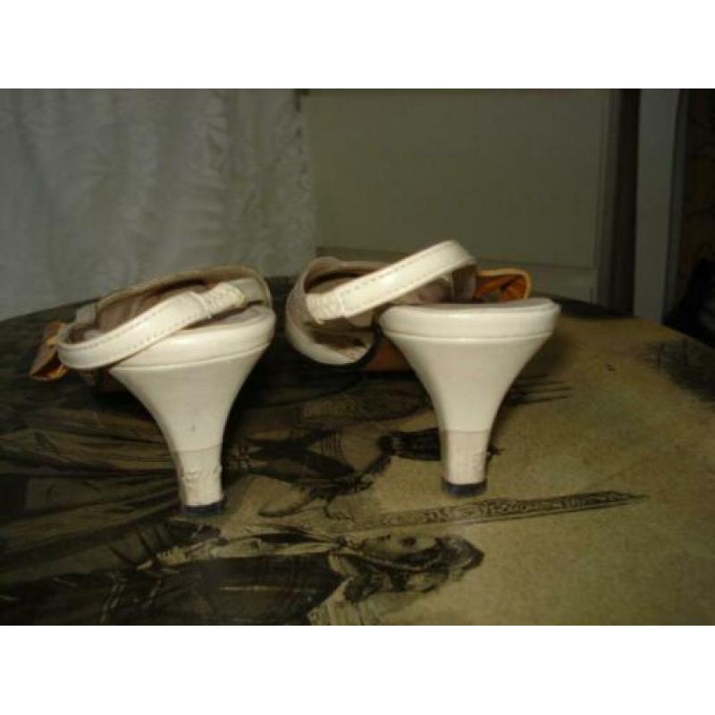 Beige leren pump mt 37 aangeboden