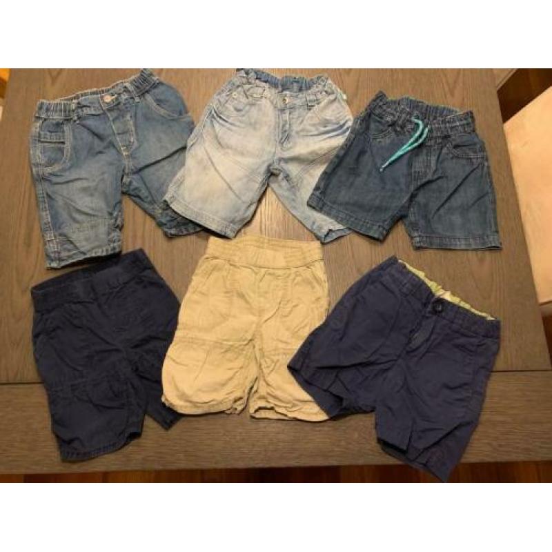 Pakket met jongens kleding veel broeken.